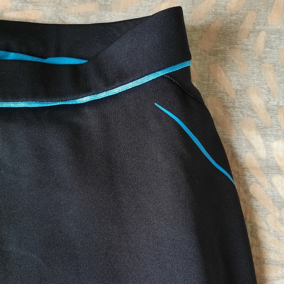 Adidas skirt with aqua shorts size M - Picture 4 of 14
